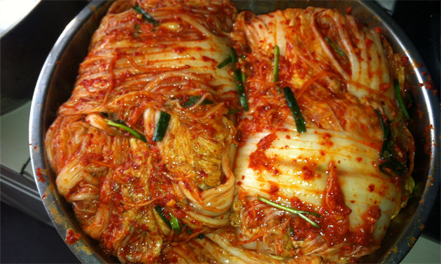 韩国人到底有多爱吃韩国泡菜,韩国人爱吃中国大白菜