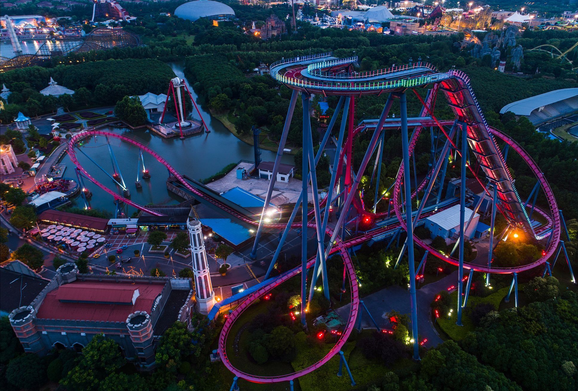 上海欢乐谷过山车视频,上海欢乐谷古木游龙