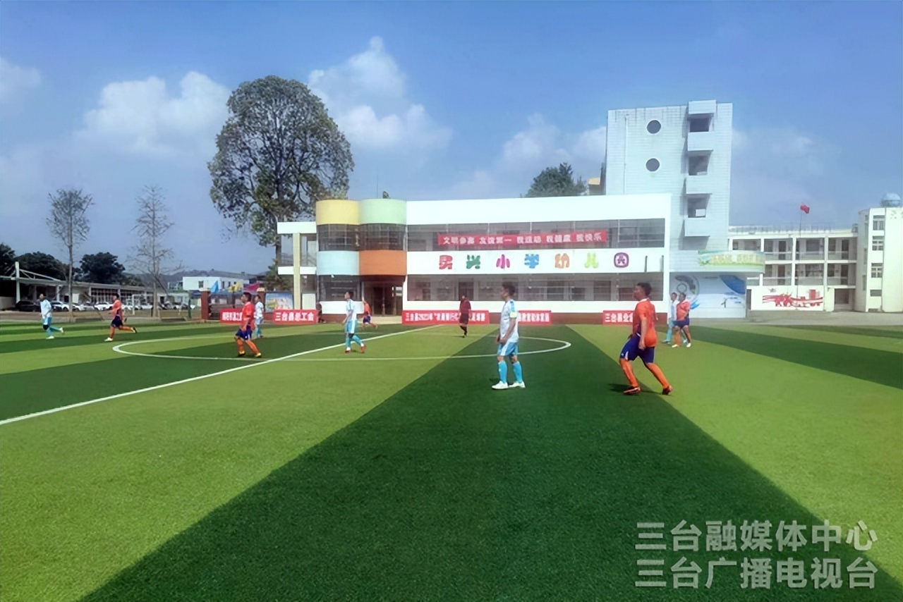三台县学校运动场图片,三台新足球广场