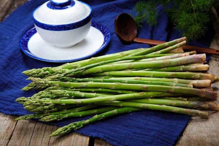 痛风病人禁止喝哪些饮料,痛风患者不能吃哪些蔬菜