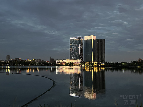 窗含西岭千秋雪成都环球中心雪山,窗含西岭千秋雪魅力成都