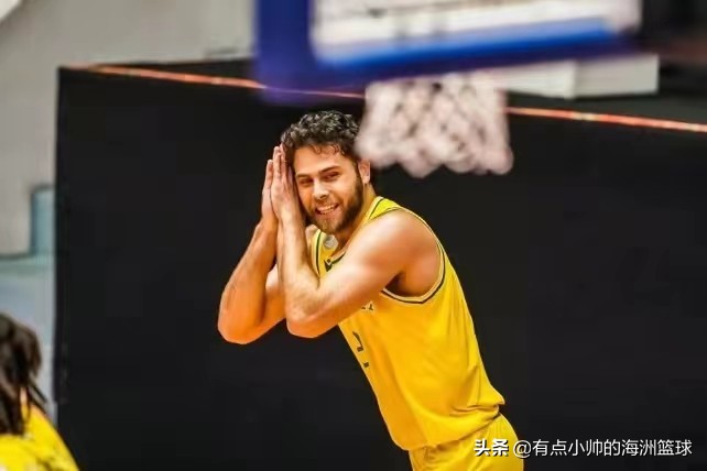 库里影响力大,库里招牌动作手势庆祝晚安