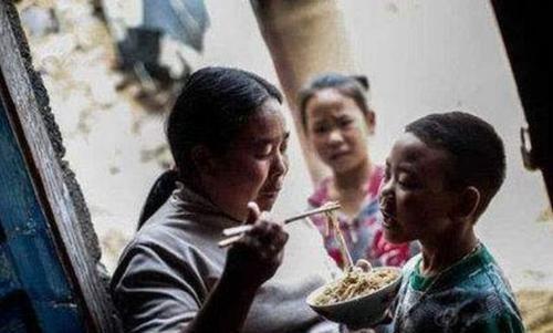 奶奶带娃听话妈妈带哭,奶奶带孩子又乖又听话