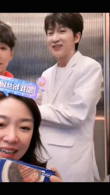 张兰助理家俊和肖肖是同一个人吗,家俊和肖肖现在还在张兰直播间吗