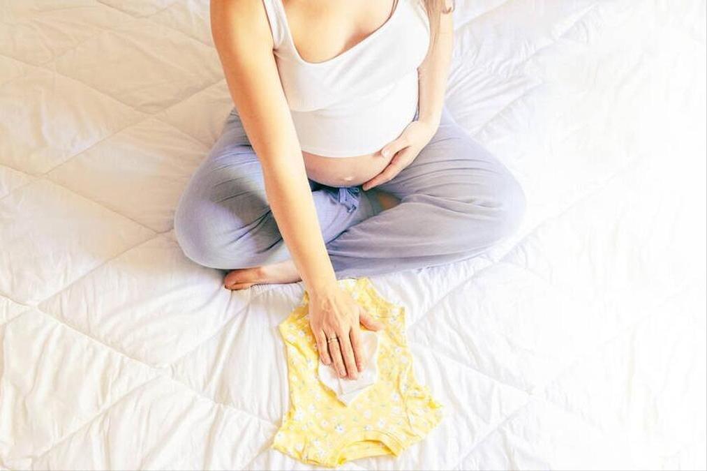 产后乳房有血丝怎么办,产后第二天乳房出血是怎么回事