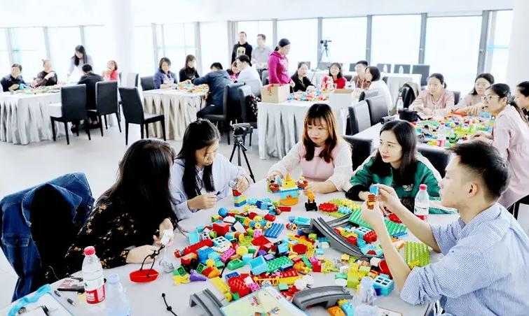 孩子上小学各种打卡把家长逼疯了,幼儿园每日上学打卡