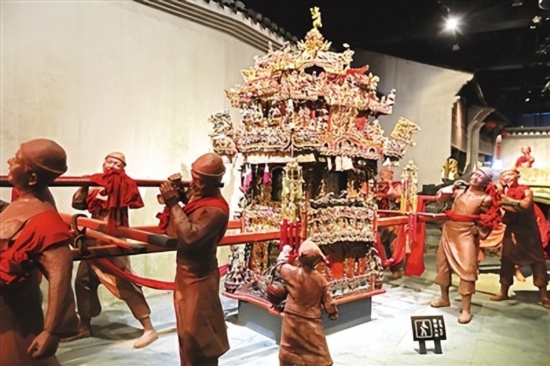 老汉遗址挖出青铜龙,老汉挖地挖出来了铜龙