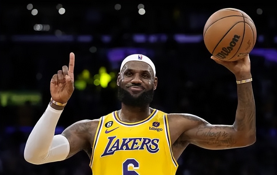 传奇加冕之夜难掩输卡位战遗憾，詹姆斯赛后采访暗示有离队可能？