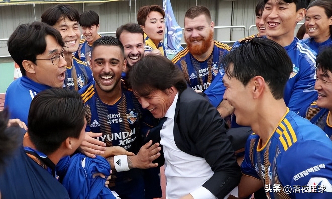 又送别人嘉年华！泰山水货5场轰7球，已成别人锋线王者！