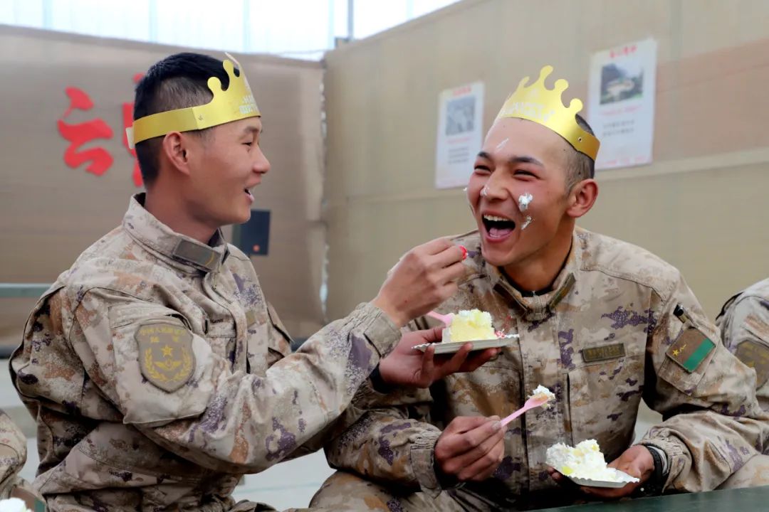 布置过生日的场面,在海底捞过生日的场面