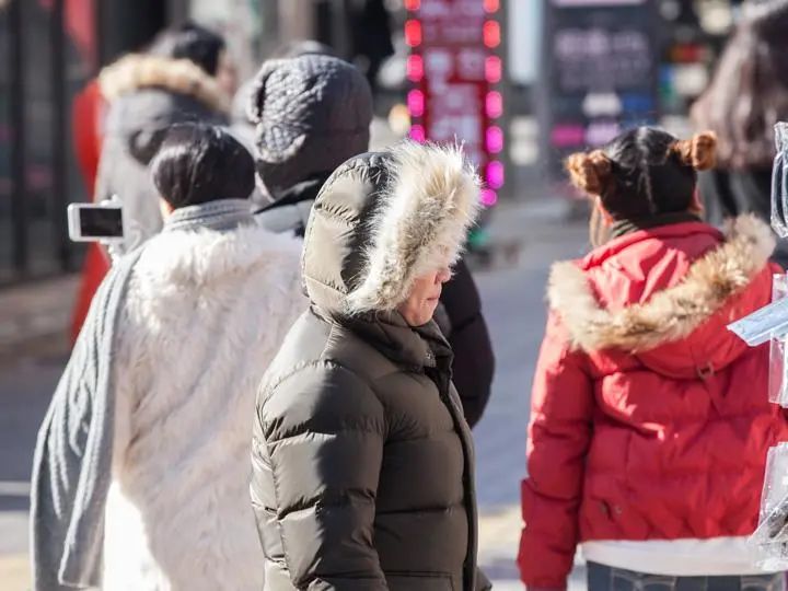 卖至上万还靠抢，如今却被抛弃：“羽绒服界爱马仕”该走下神坛了