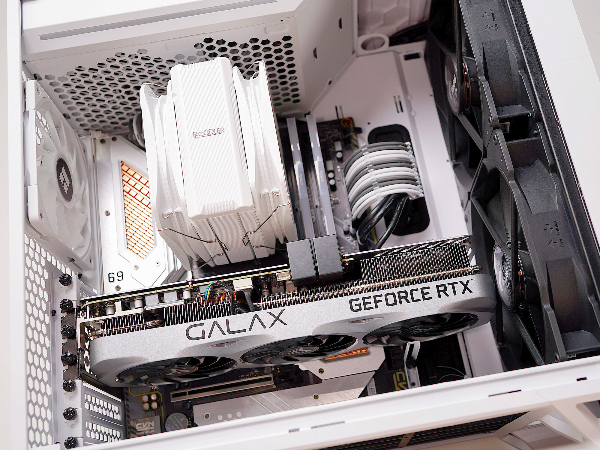 白银经典配色，最强风冷组合，能玩老头环，也是生产力的PC主机