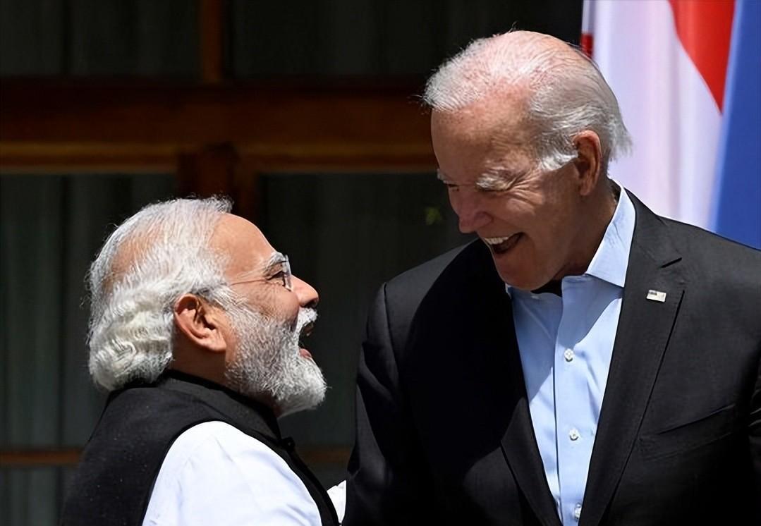 我军逼近24海里，台军威胁开火，话音刚落，规模最大美代表团窜台