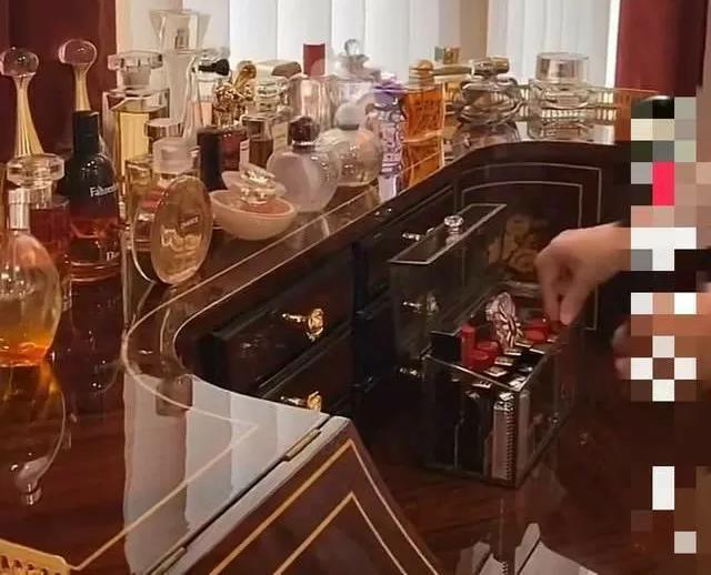 全网最羡慕的“家庭主妇”cici888