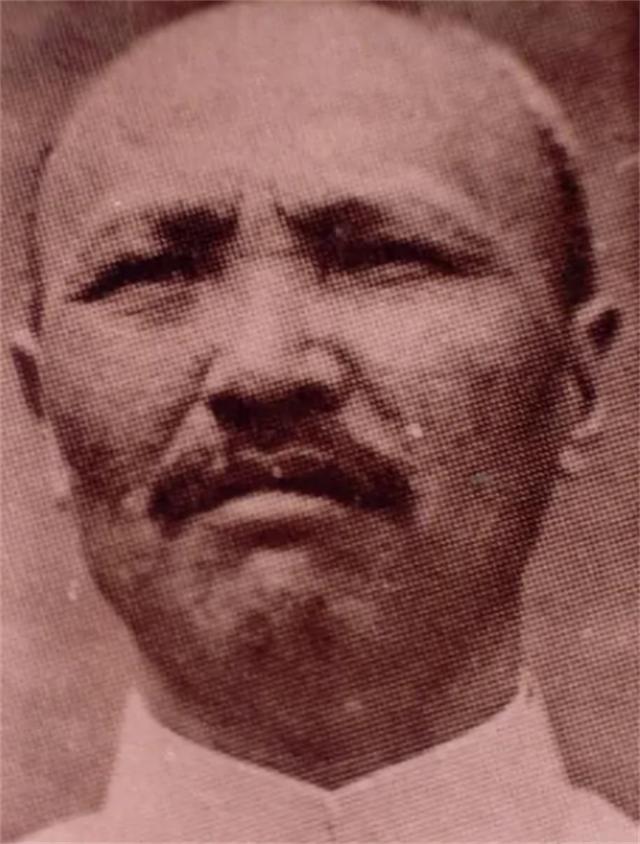 男子跋涉千里挖出6吨重夜明珠,男子挖出直径一米的夜明珠