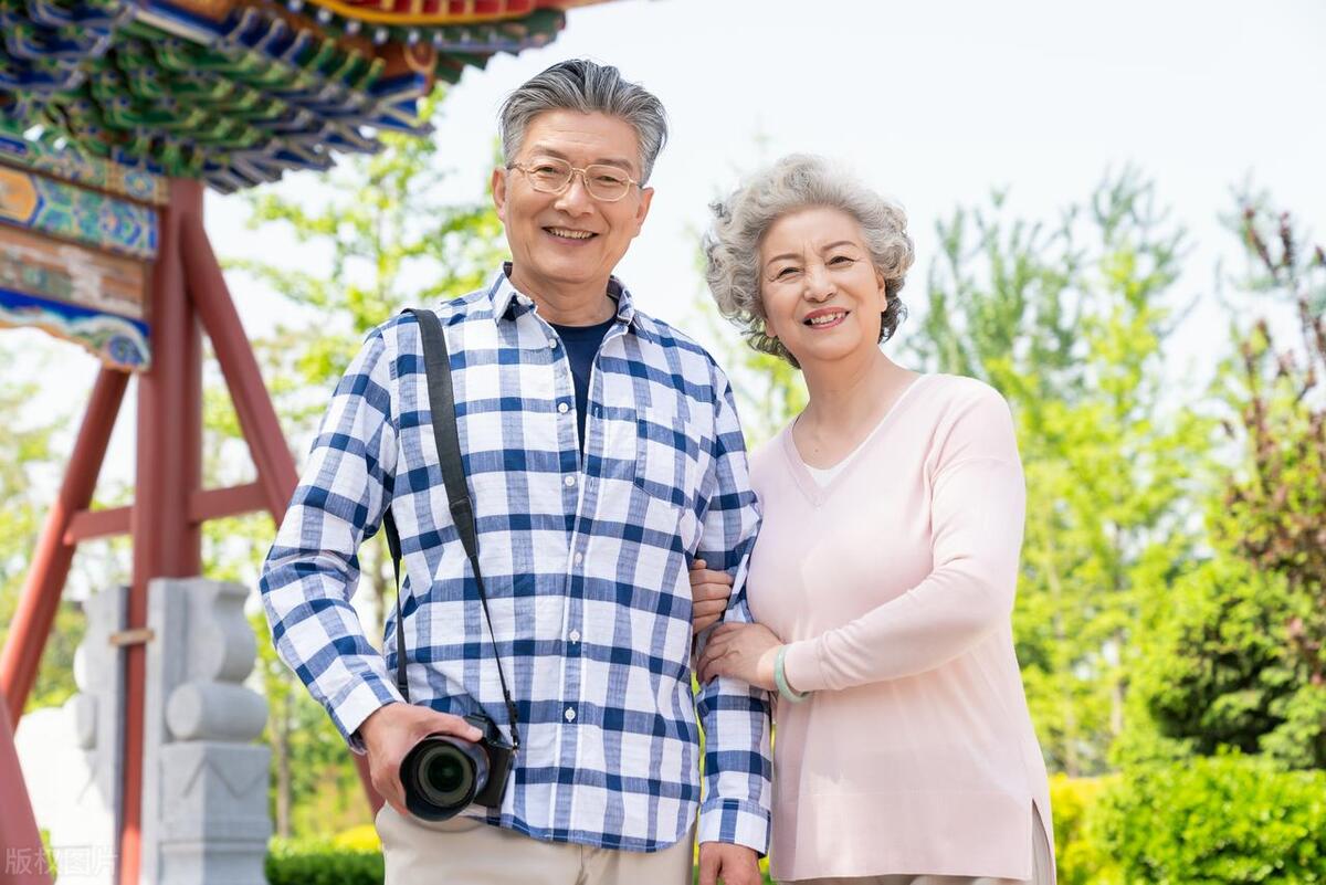 独居老人花5000元雇男保姆,69岁老人用每月7000元雇保姆