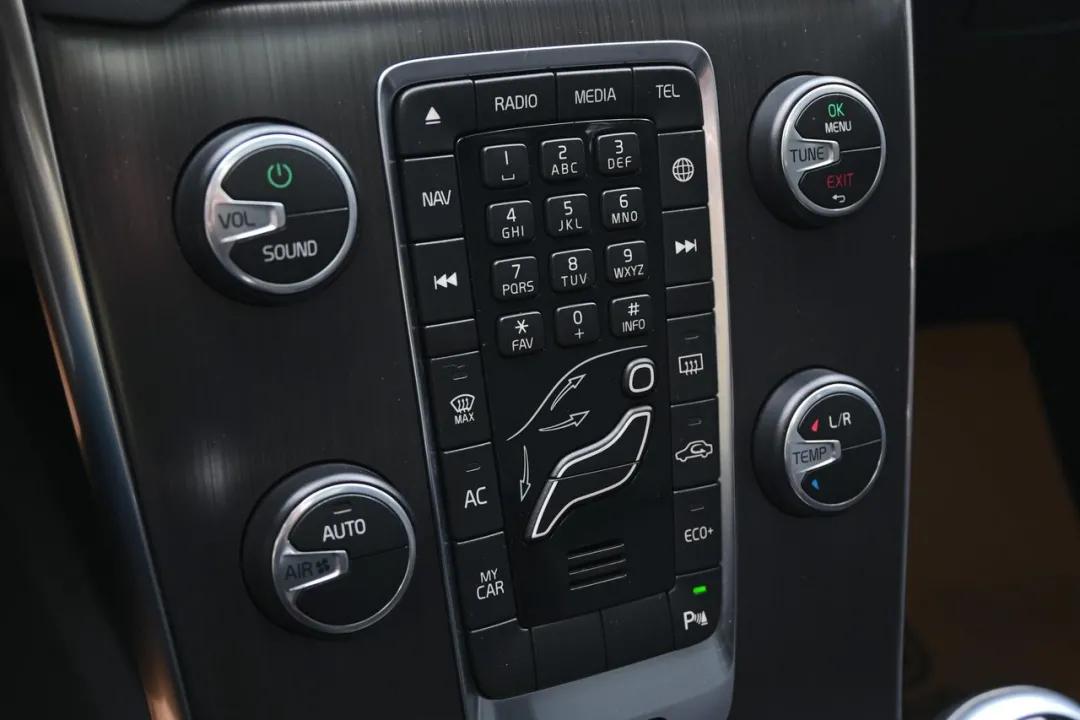 沃尔沃v40算钢炮吗,二手沃尔沃v402018款