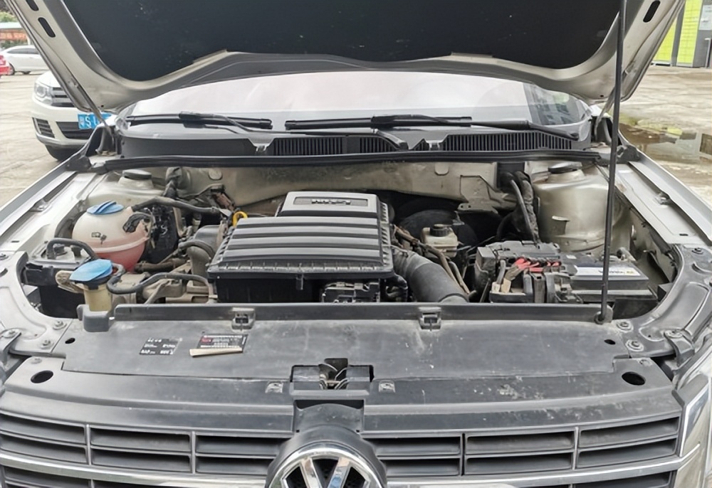 车里有股臭味是不是该换空调滤芯,车内有异味你的空调滤芯换了吗