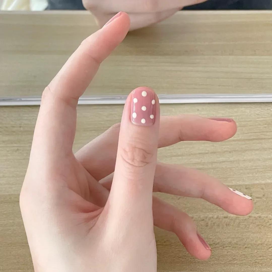 美甲图片好看又简单显白,美甲图片纯色显白简单又好看