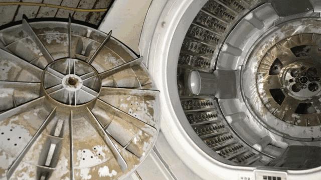 为什么洗衣机洗完的衣服上沾了好多脏屑？