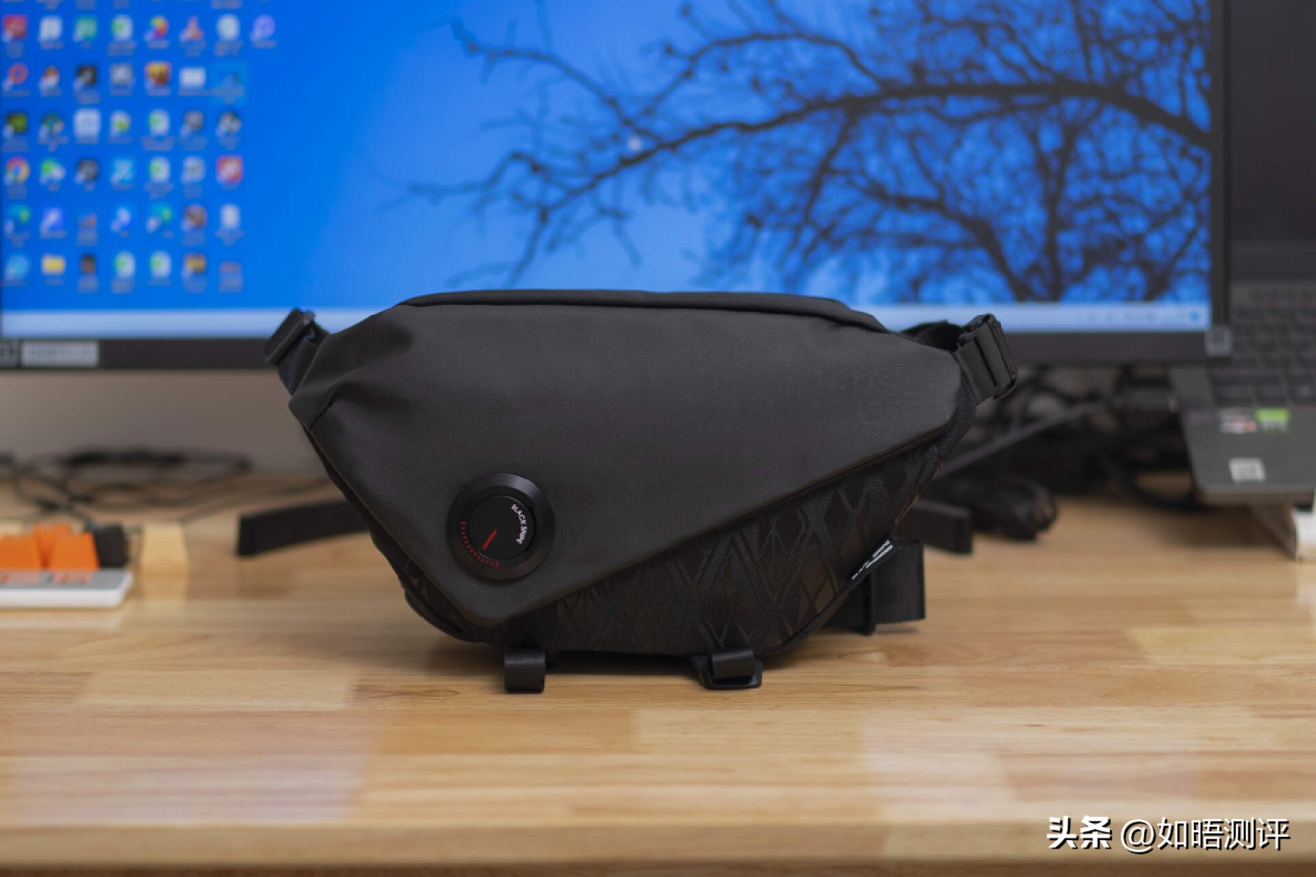 csgo黑鹞斜挎,花了8000块买了个包