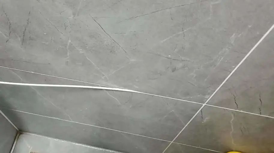 美缝反白是什么问题,美缝常见质量问题