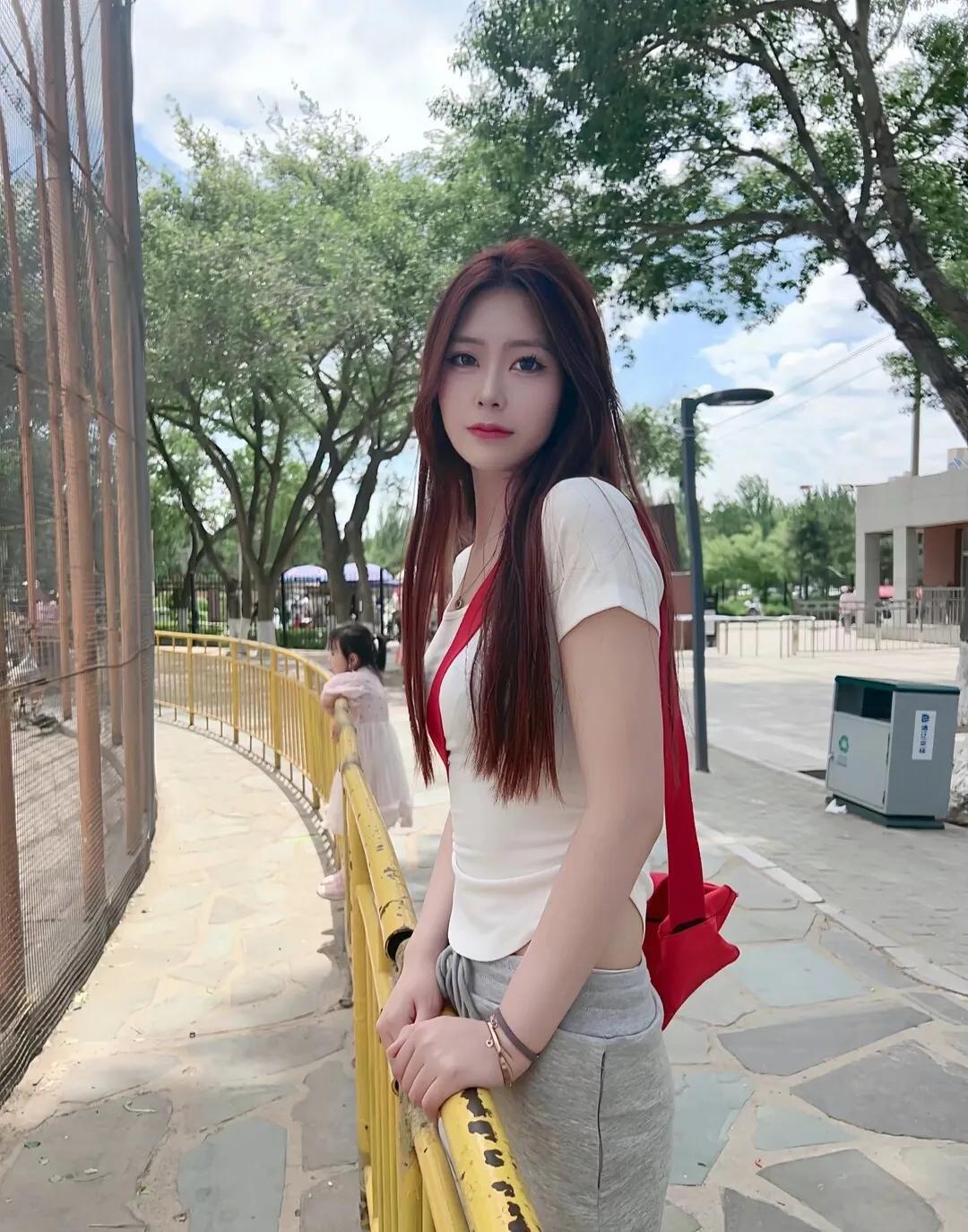 瑜伽服美女跳舞直播,瑜伽服美女最火视频