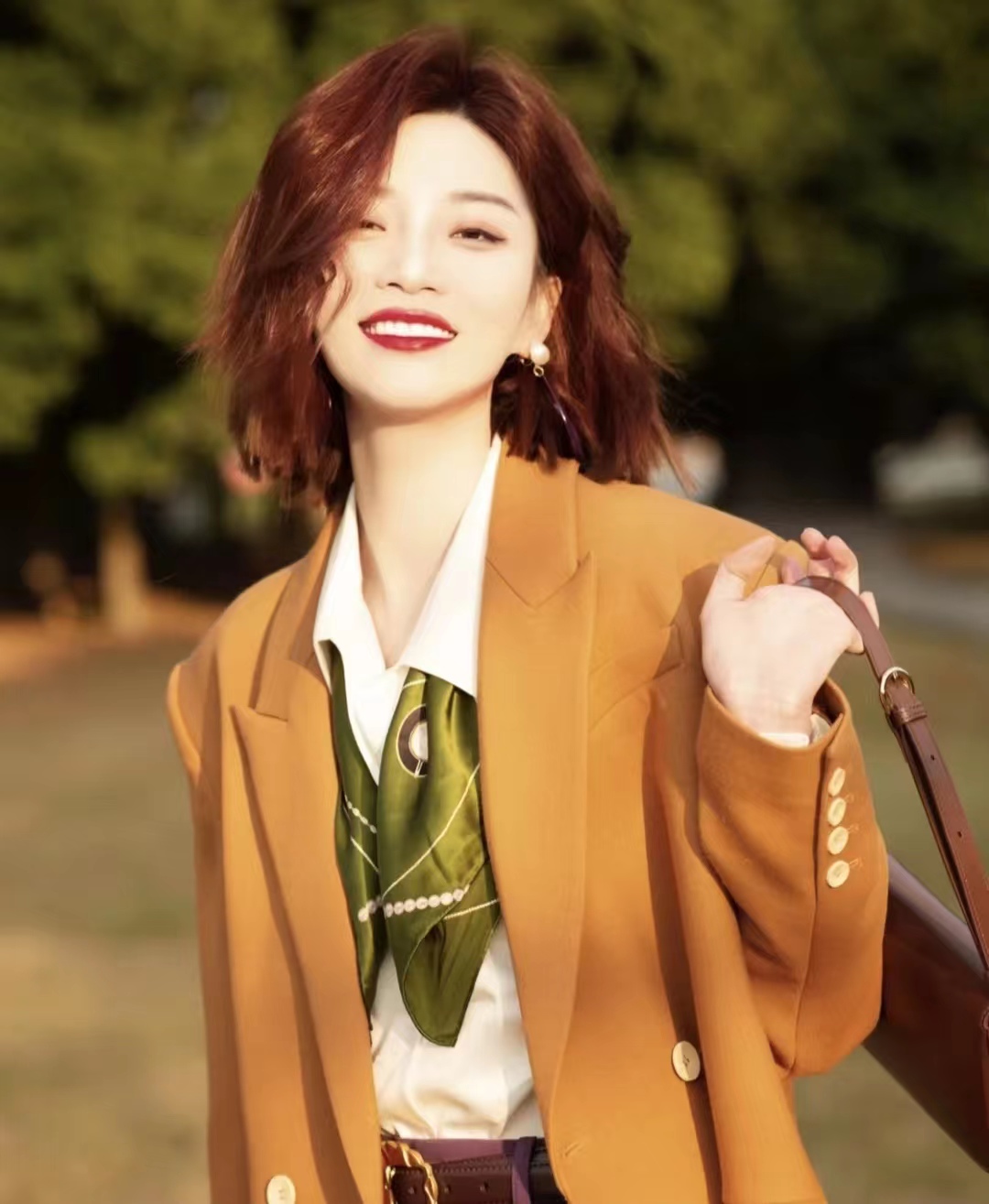 绿色衣服搭配什么颜色好看效果图,绿色最经典的三种颜色搭配