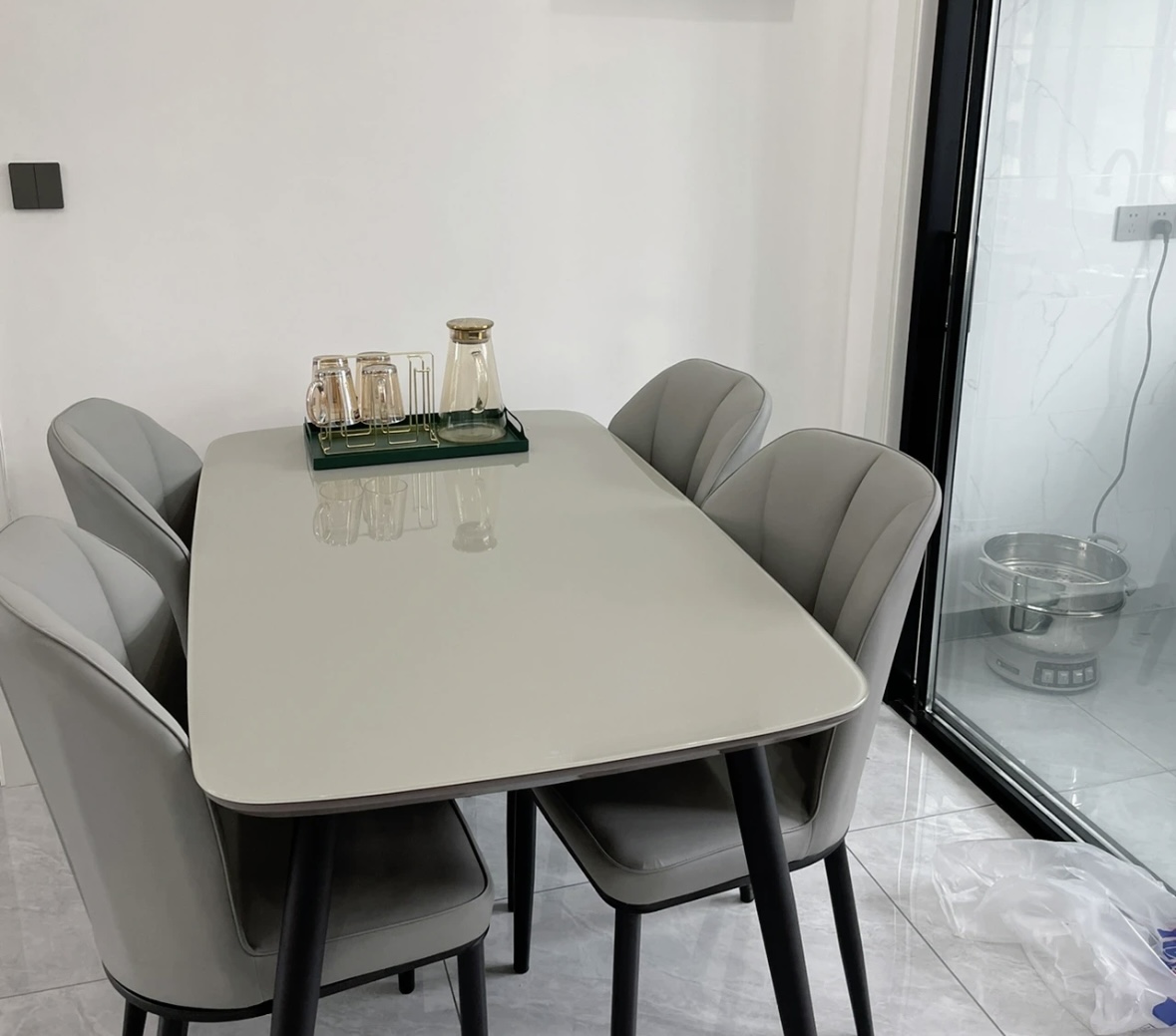 各种样式的岩板餐桌,实木餐桌和岩板餐桌效果图对比