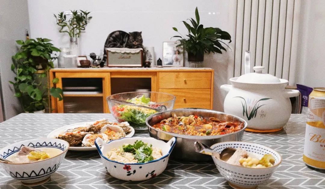 7月份人来人往街道,7月北京人山人海