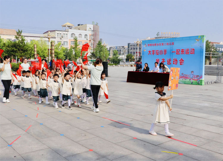 幼儿园小手拉大手运动会,大手拉小手幼儿园亲子活动