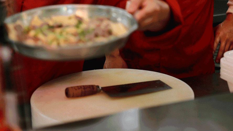 “搞什么，这大排档开到9点，老板就叫我走？”