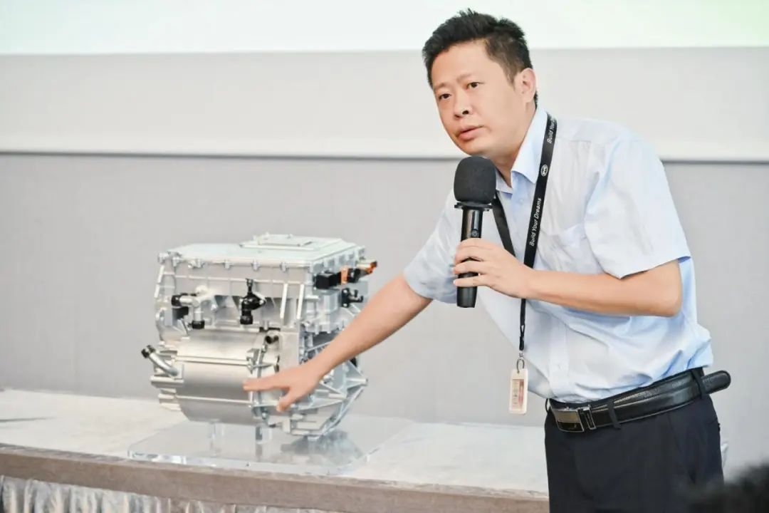 新能源汽车的领跑者比亚迪的成功,比亚迪新能源插电混动电动汽车