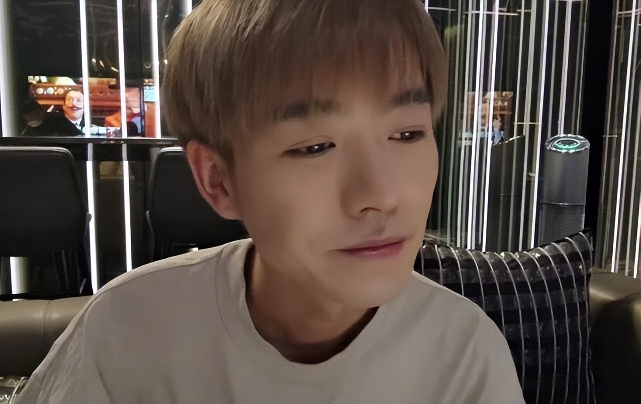 王子彦复仇成功，子圣用K歌掩饰寂寞，和金米米连麦后意犹未尽