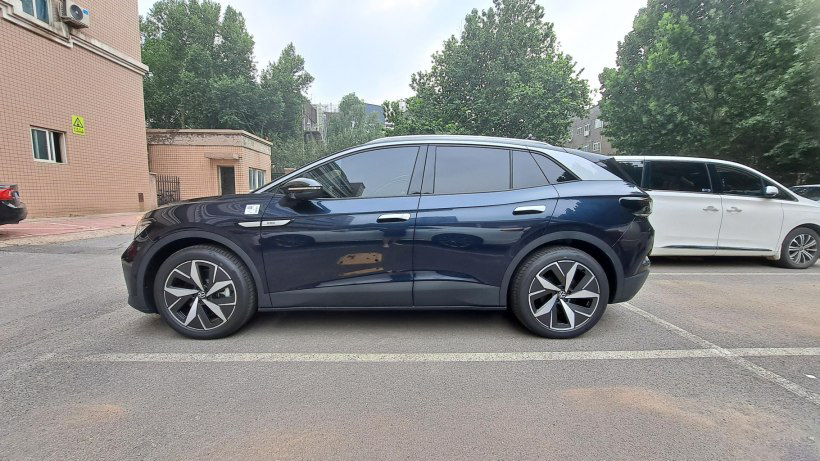 购买2022款id6cros,买id6crozz送充电桩吗