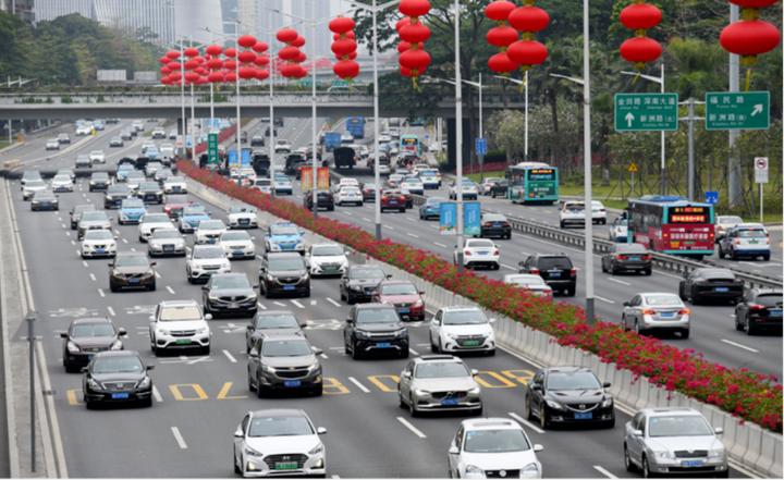 网约车进深圳受高峰期限制吗 (深圳市网约车有效时间)