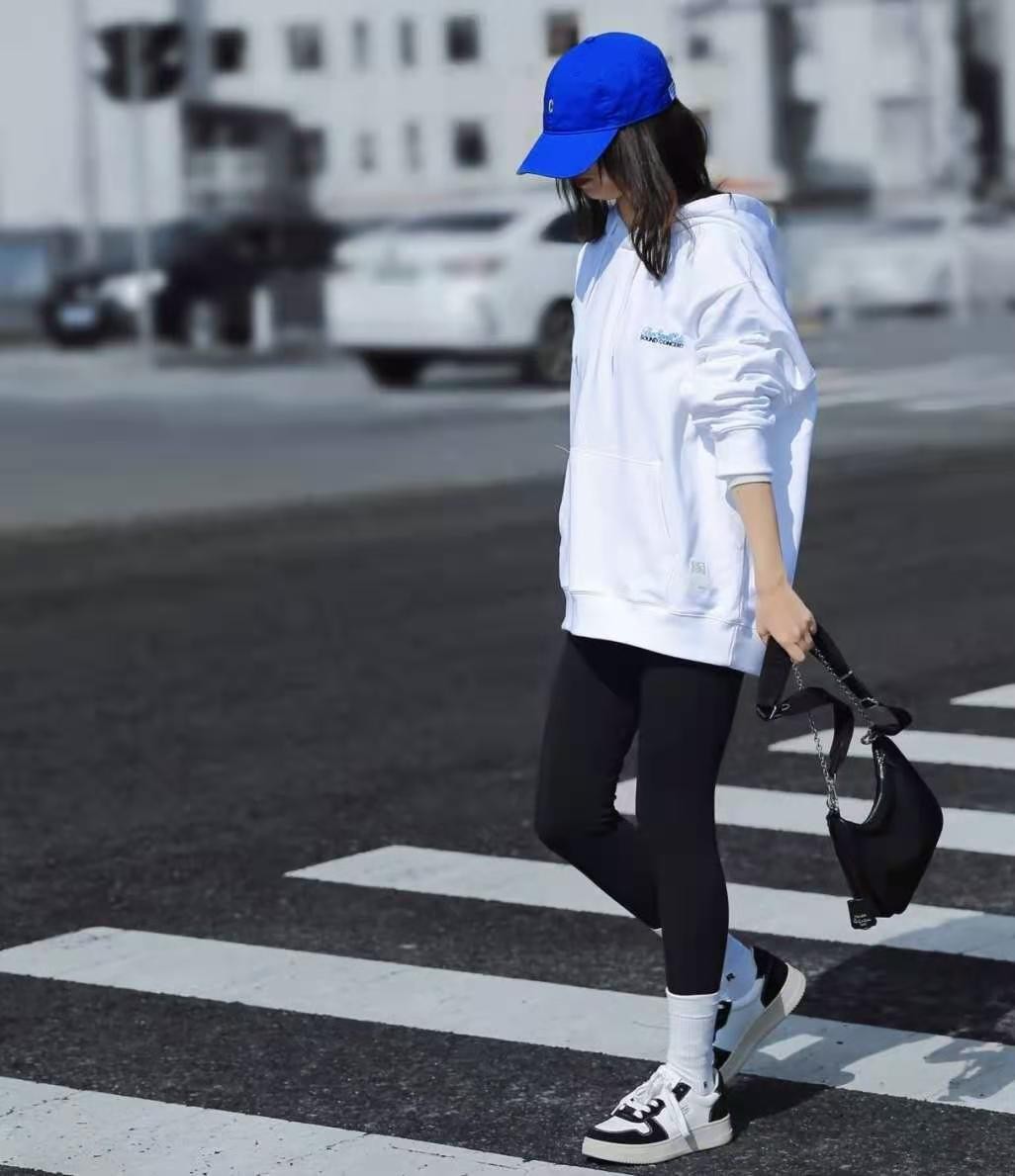 买卫衣不是越贵就越好，注意这5个细节，上身才时髦又显气质