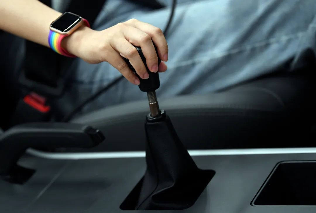 学车自动挡和手动挡难度区别,学车自动为啥比手动贵