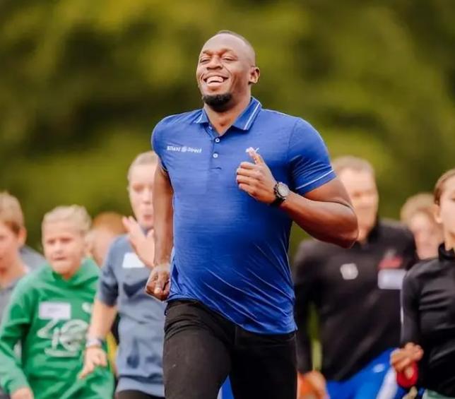 博尔特大肚腩,博尔特赛前秀身材