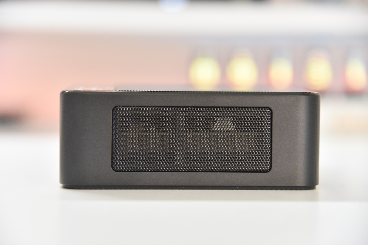 放弃台式，巴掌大零刻SER55500U打造简洁桌面，性能不输传统电脑