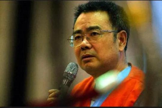 “伟哥”部长花两万买校花*夜初**，*养包**条件刁，看校花如何面对绝境