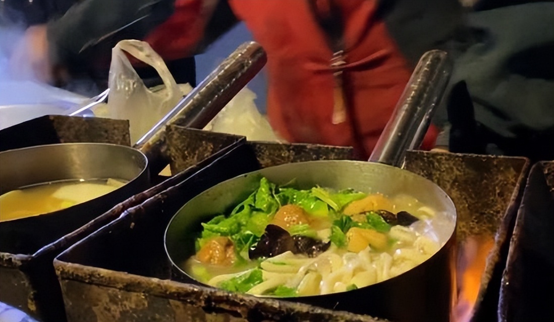 普通人上升渠道有限，可以做这三个街头小生意，赚的不比白领少