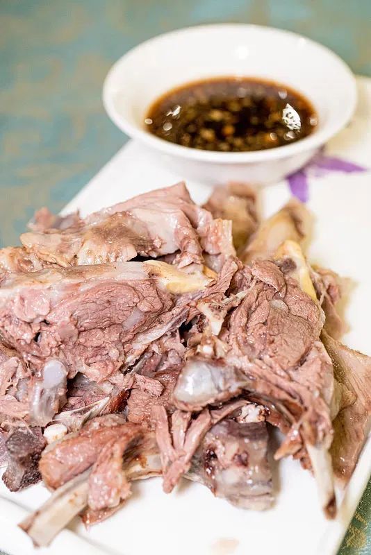 碳水*弹炸**配肉食，甘肃人的年味有多“攒劲”？