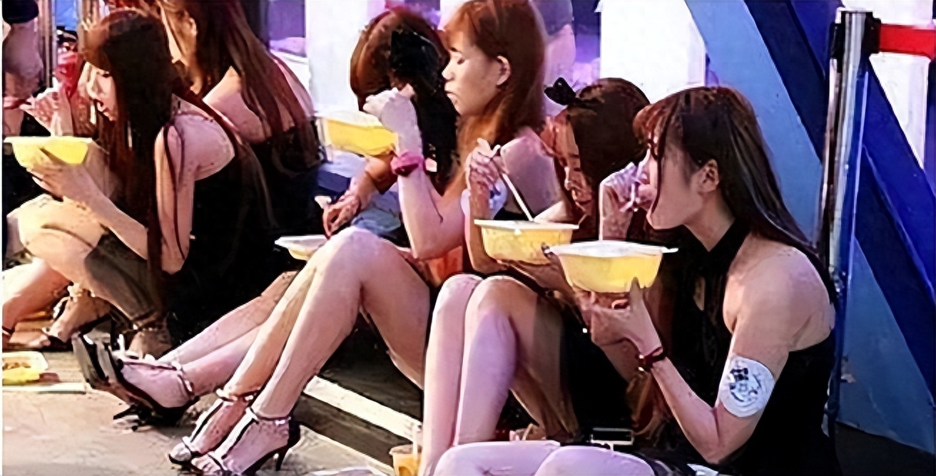 欲望狂潮：8000元裸替群演揭秘，真实床戏吻戏全程曝光！