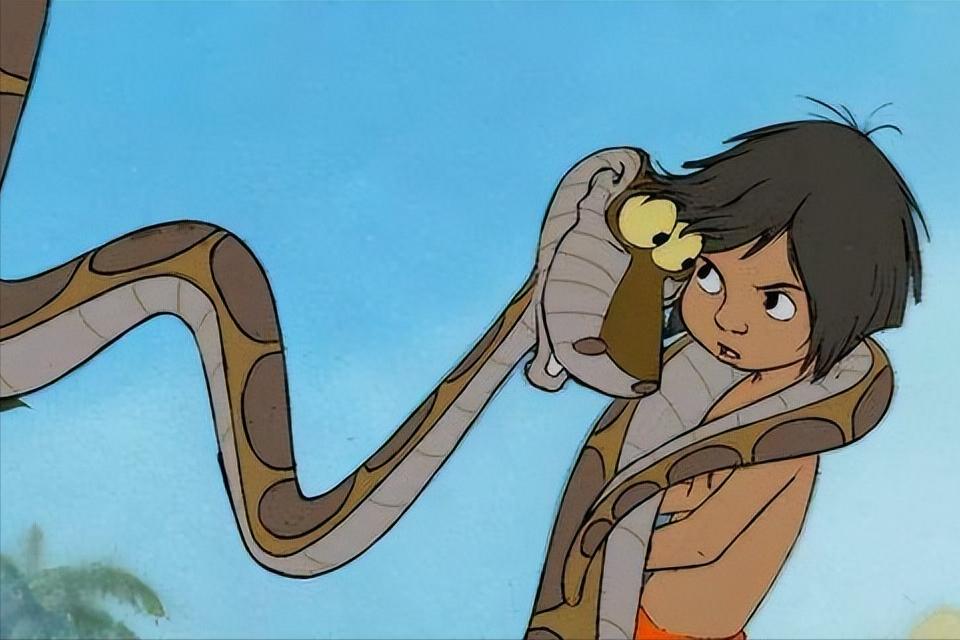 一个人被蟒蛇吞进肚子里，为什么手里有刀也无法破腹逃出来？