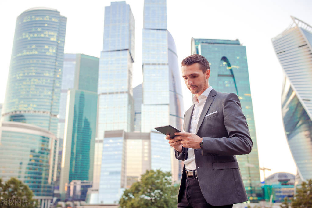 为什么建筑学学费比土木工程贵,建筑学目前值得学吗