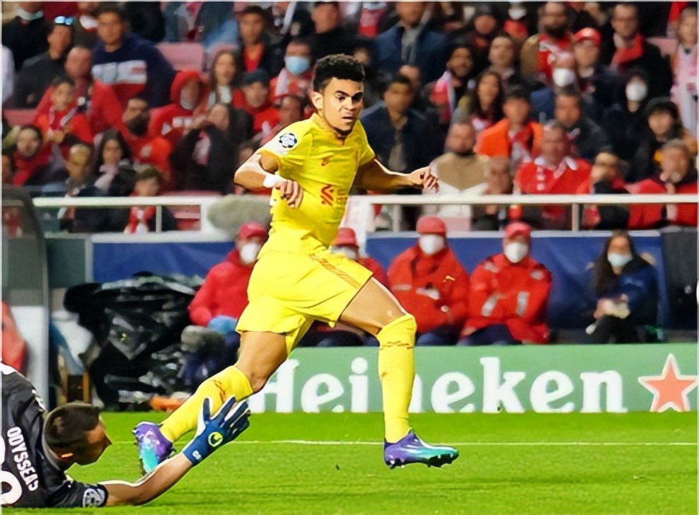 本菲卡马内,利物浦快速反击马内