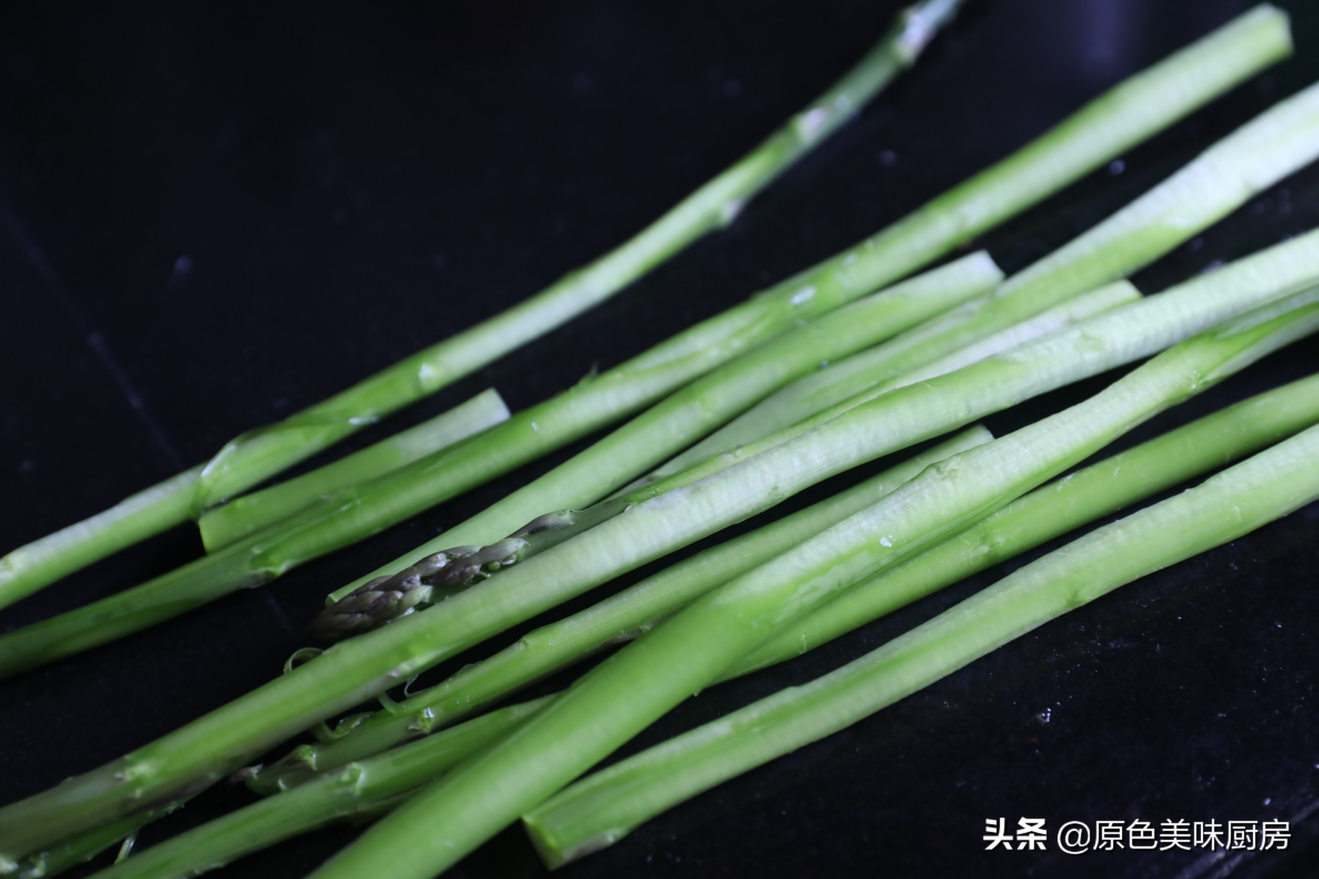 怀孕虾仁炒芦笋的家常做法,蛋白虾仁炒芦笋