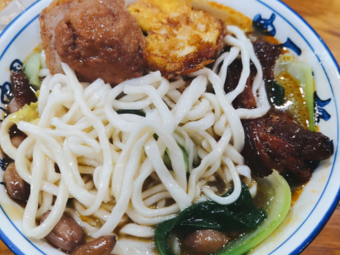 菏泽板面老板开法拉利,菏泽板面老板