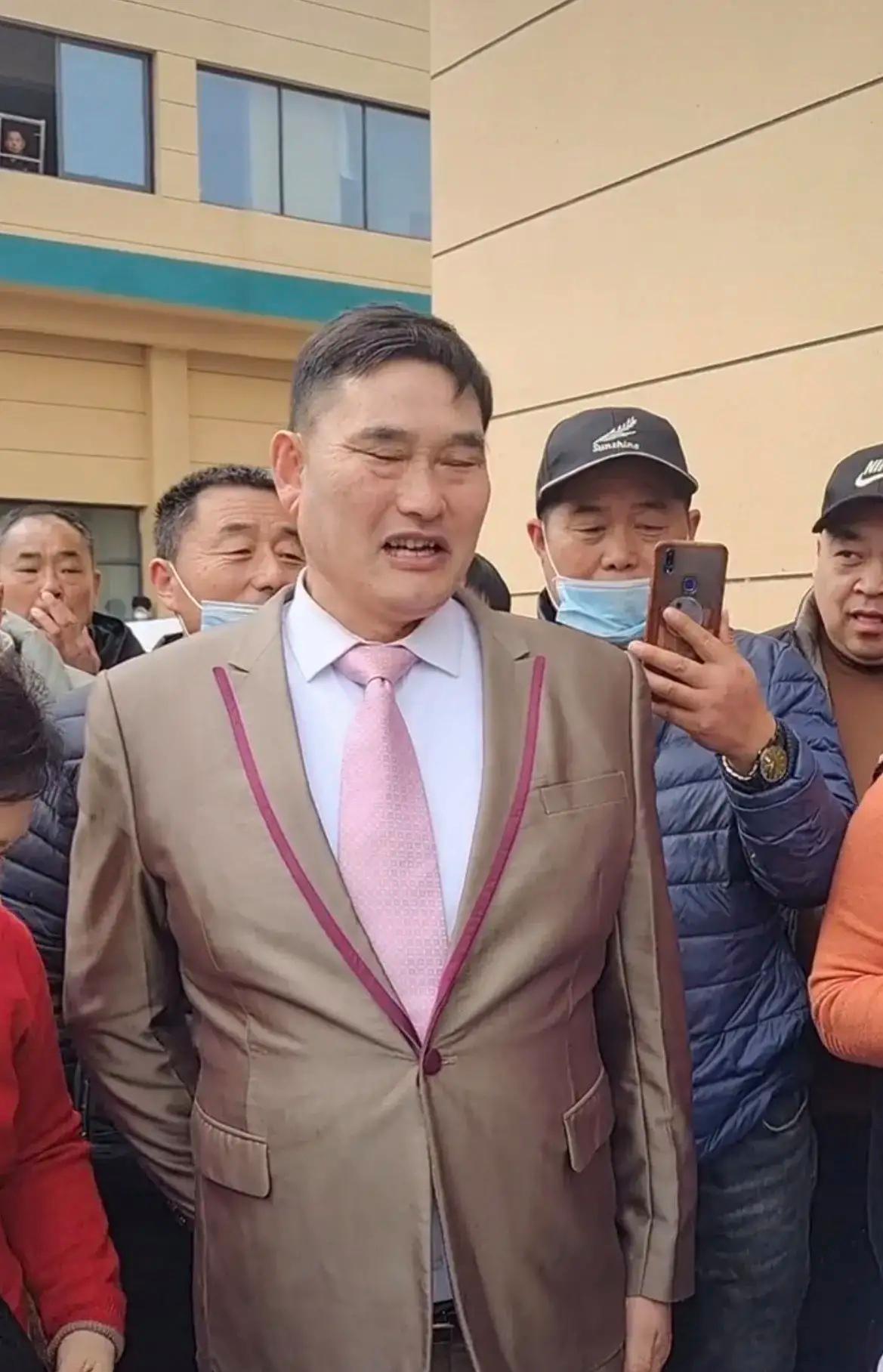 山东大衣哥最新的视频,山东大衣哥单县